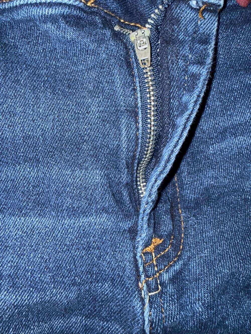 Almost Famous Distressed Raw Hem Denim Shorts Size 11 - Picture 4 of 9